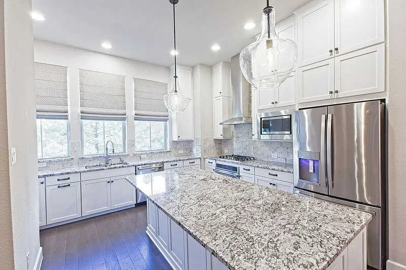 3 bed, 3.5 bath, 2080 sqft, $3,995 — Photo 2