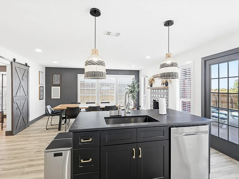 6440 Knoll Ridge Dr — Photo 12