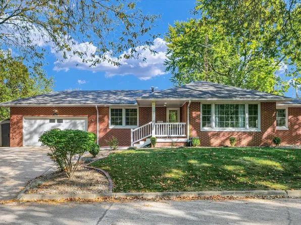 902 S McKinley Ave, Champaign, IL 61821