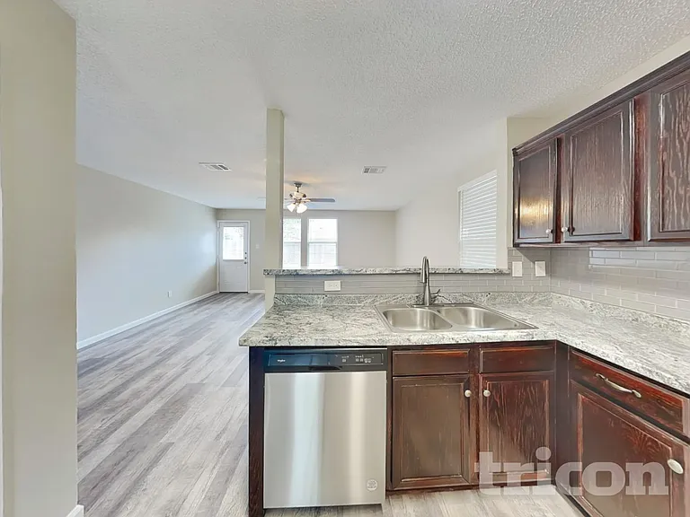 3916 Golden Horn Ln — Photo 6