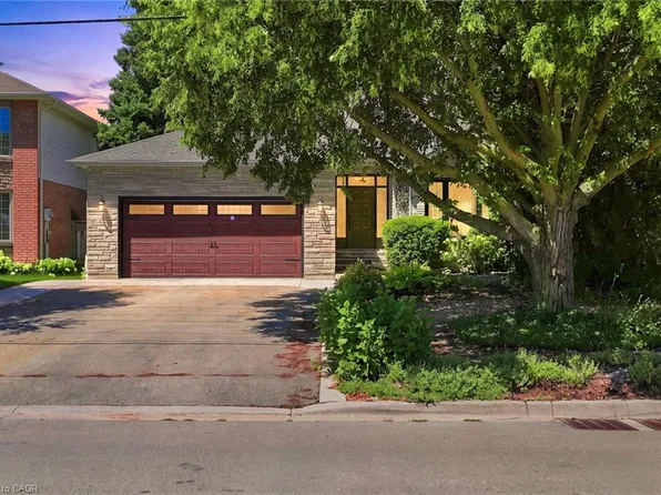 121 1st Rd W, Stoney Creek, ON L8J 2S6