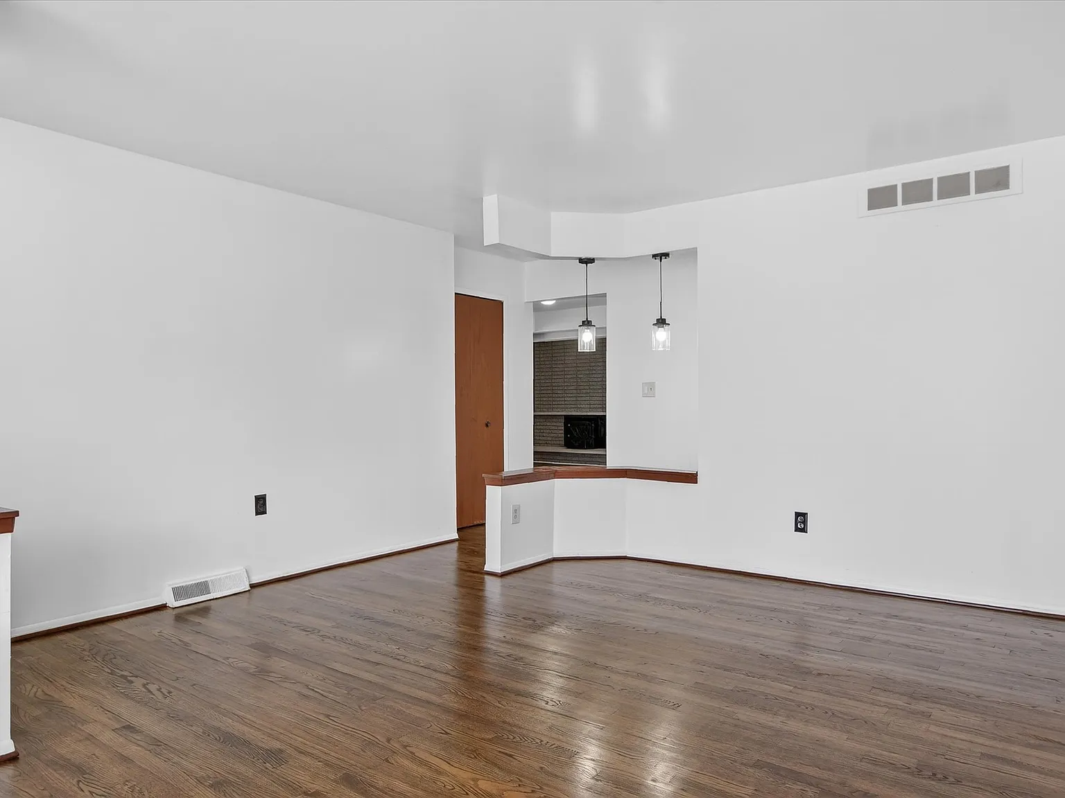 3 bed, 1436 sqft, $2,600 — Photo 3