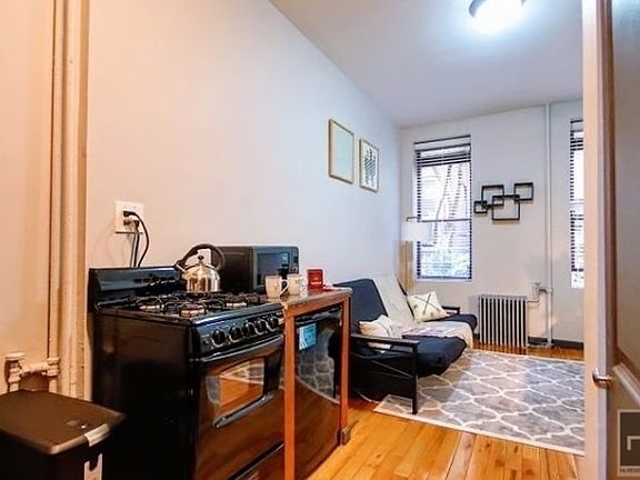 5th image of 112 E 7th St #1