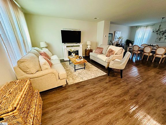 5th image of 710 Braeswood St