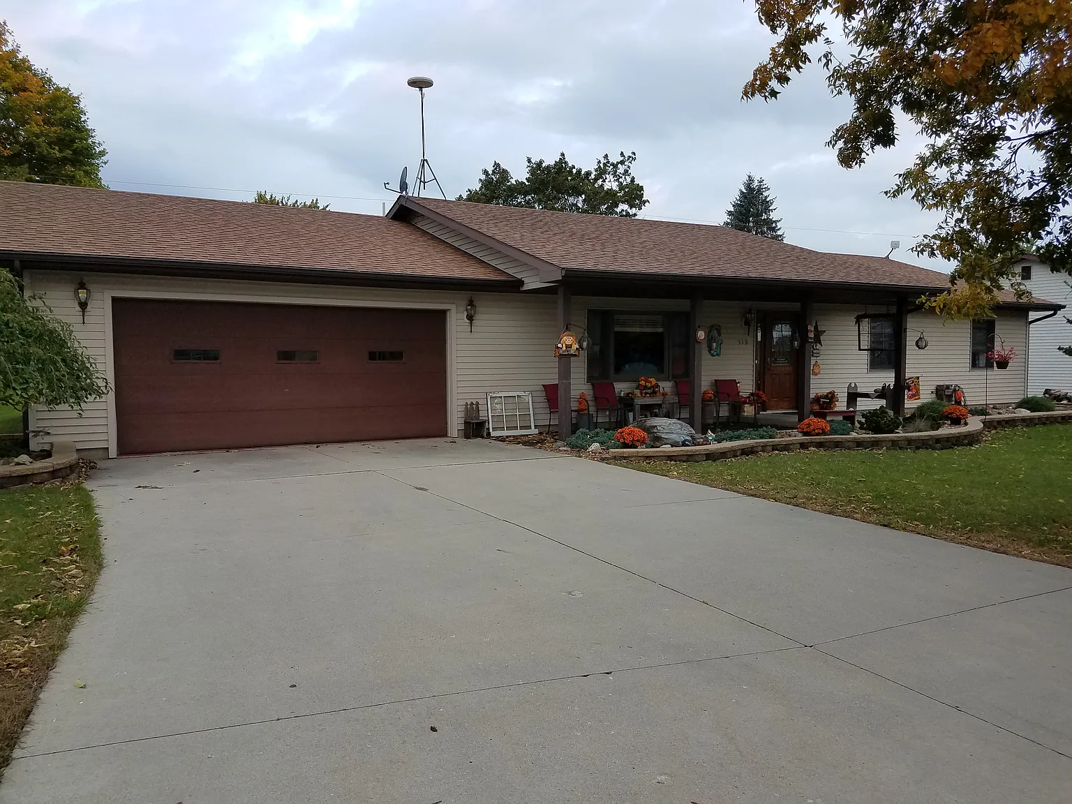519 N Elm St photo 1