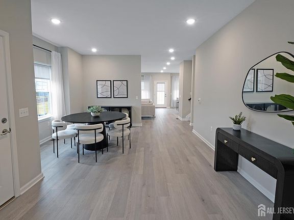 4th image of 11 Mingle St