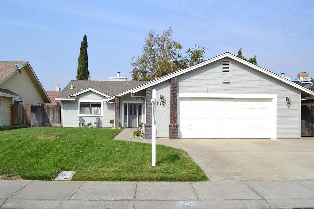 743 Jordanolo Dr photo 1