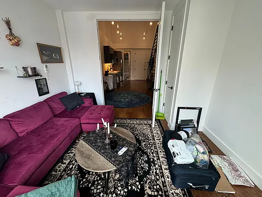 Rented by Loom Capital Group Inc. | media 7