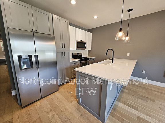 5th image of 206 N Waverly Dr