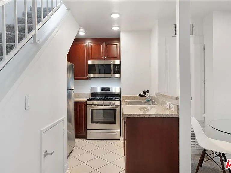 5530 Owensmouth Ave #316 — Photo 6
