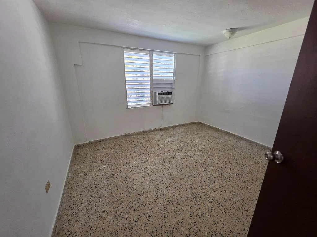 2 bed, 1.0 bath, 700 sqft, $800 — Photo 4