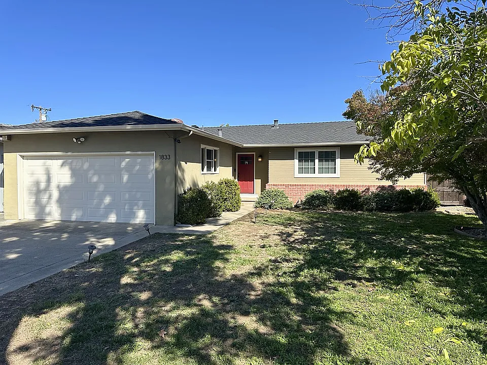 1833 Gunston Way