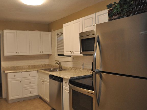 3rd image of 5646 Woodland Ave