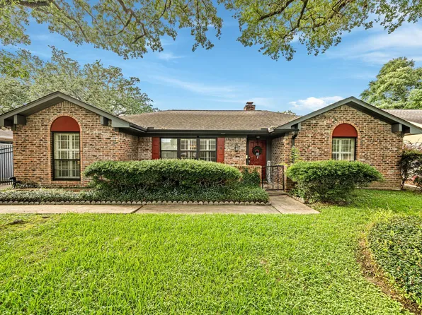 8426 Edgemoor Dr, Houston, TX 77036