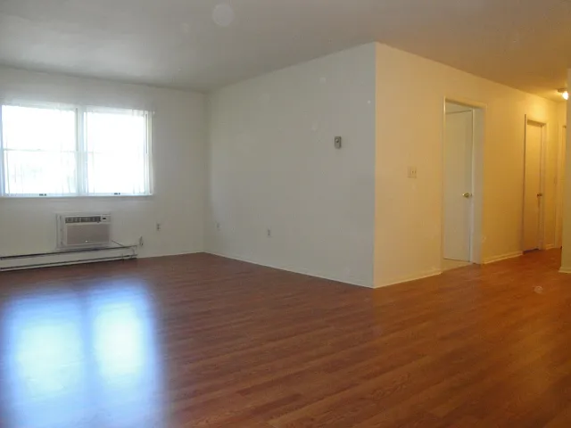 305 Thomas Dr #8 — Photo 6