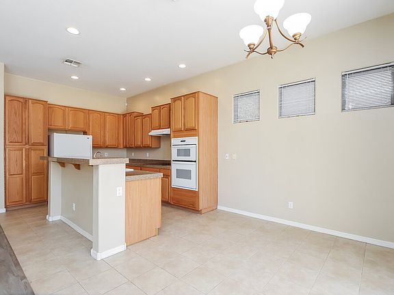 5th image of 513 W Remington Dr