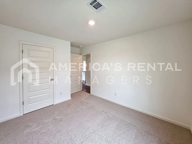 4325 Henry Rd — Photo 17