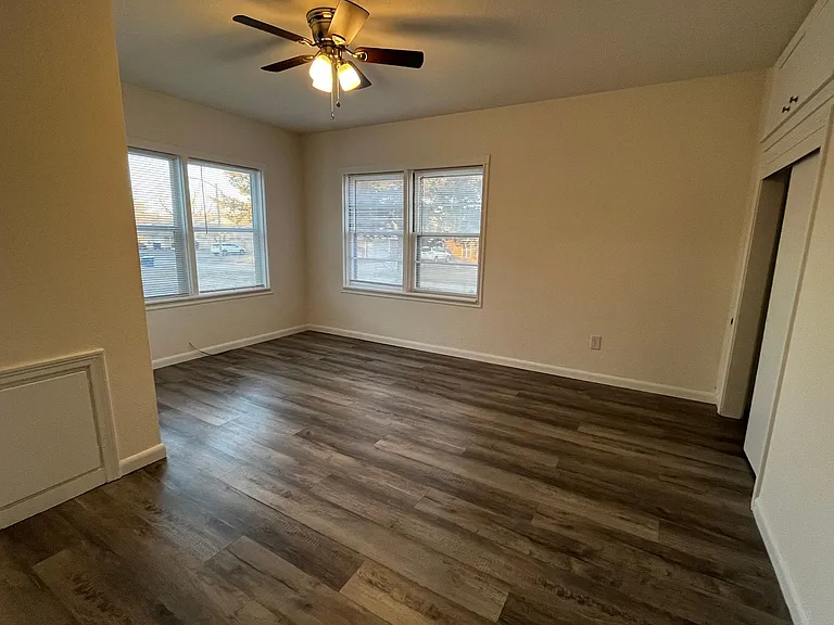 1102 W Airport Rd — Photo 3