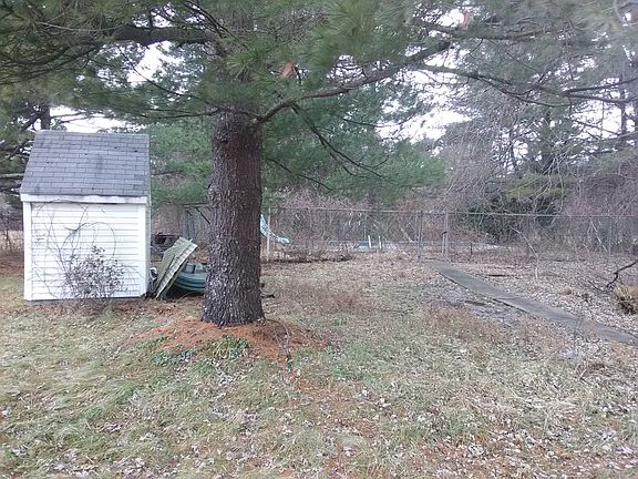 5th image of 40 Elm Ave E