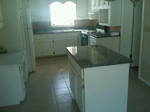 4th image of 575 Allen Dr