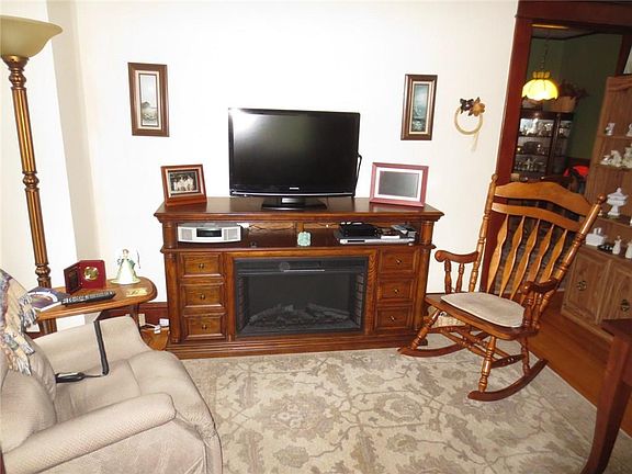 5th image of 155 Glasgow St