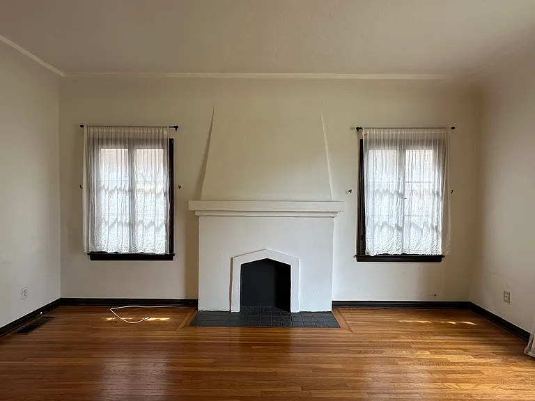 1340 E Harvard St — Photo 9