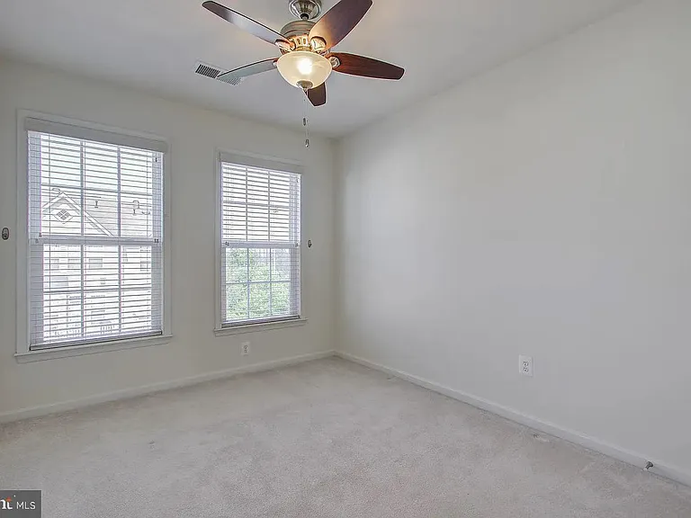 22648 Vienna Green Ter — Photo 24