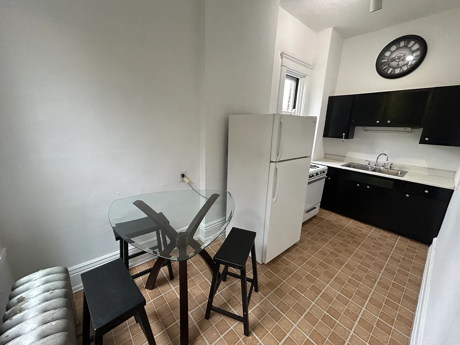 Studio, 294 sqft, $900 — Photo 4