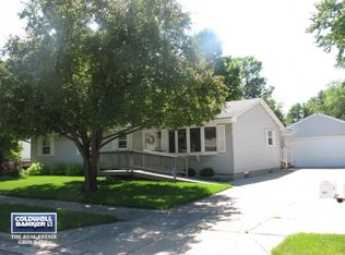211 Lilac Ln, Little Chute, WI 54140