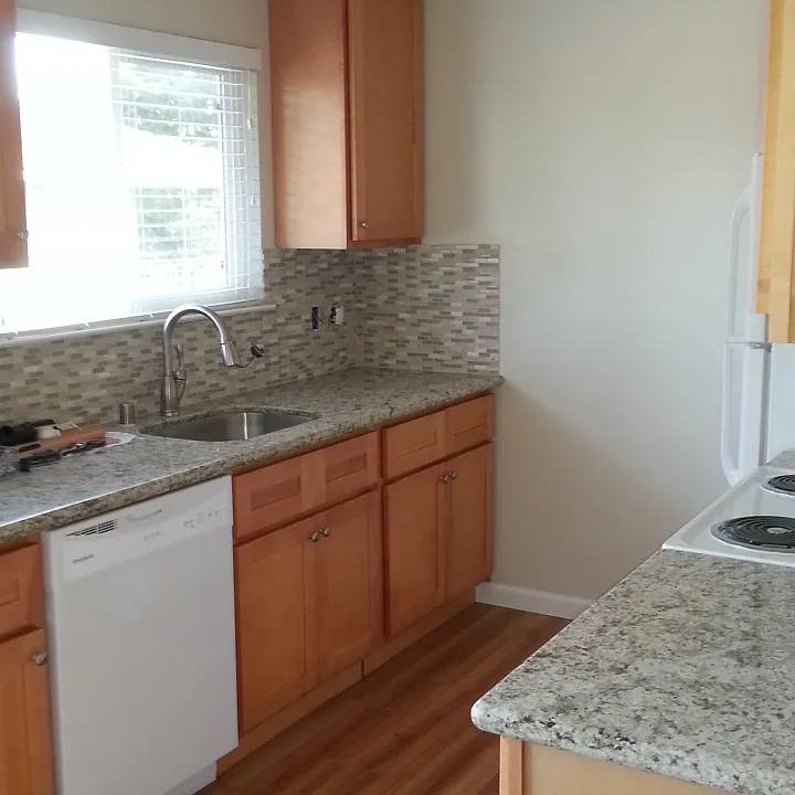 140 Carlton Ave #6