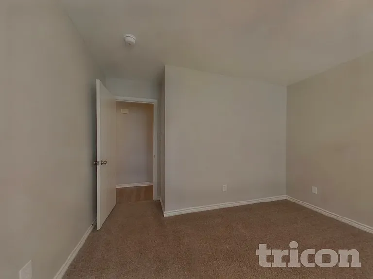 233 Amherst Dr — Photo 8