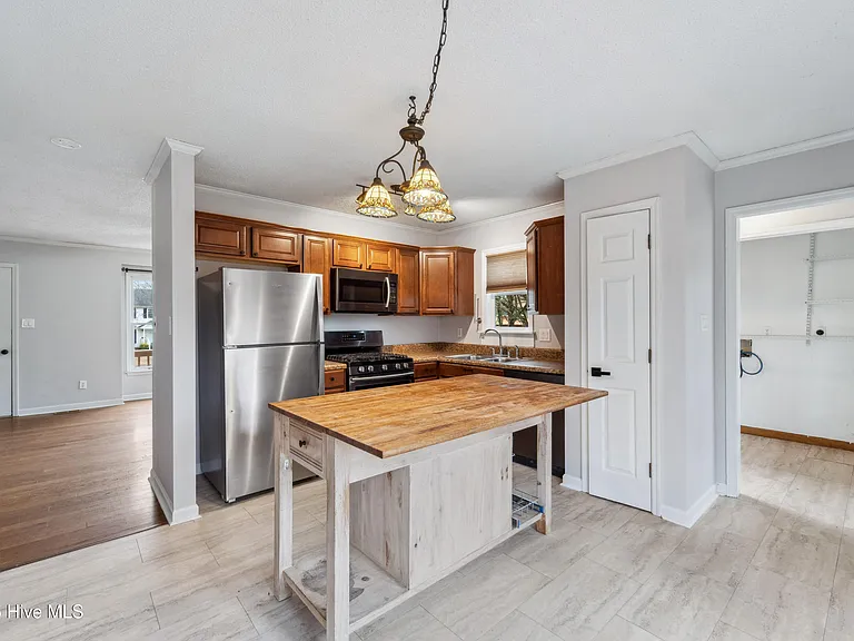 406 S Brookside Ct — Photo 5