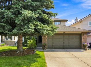 142 N Riverview Cir SE, Calgary, AB T2C 4J9