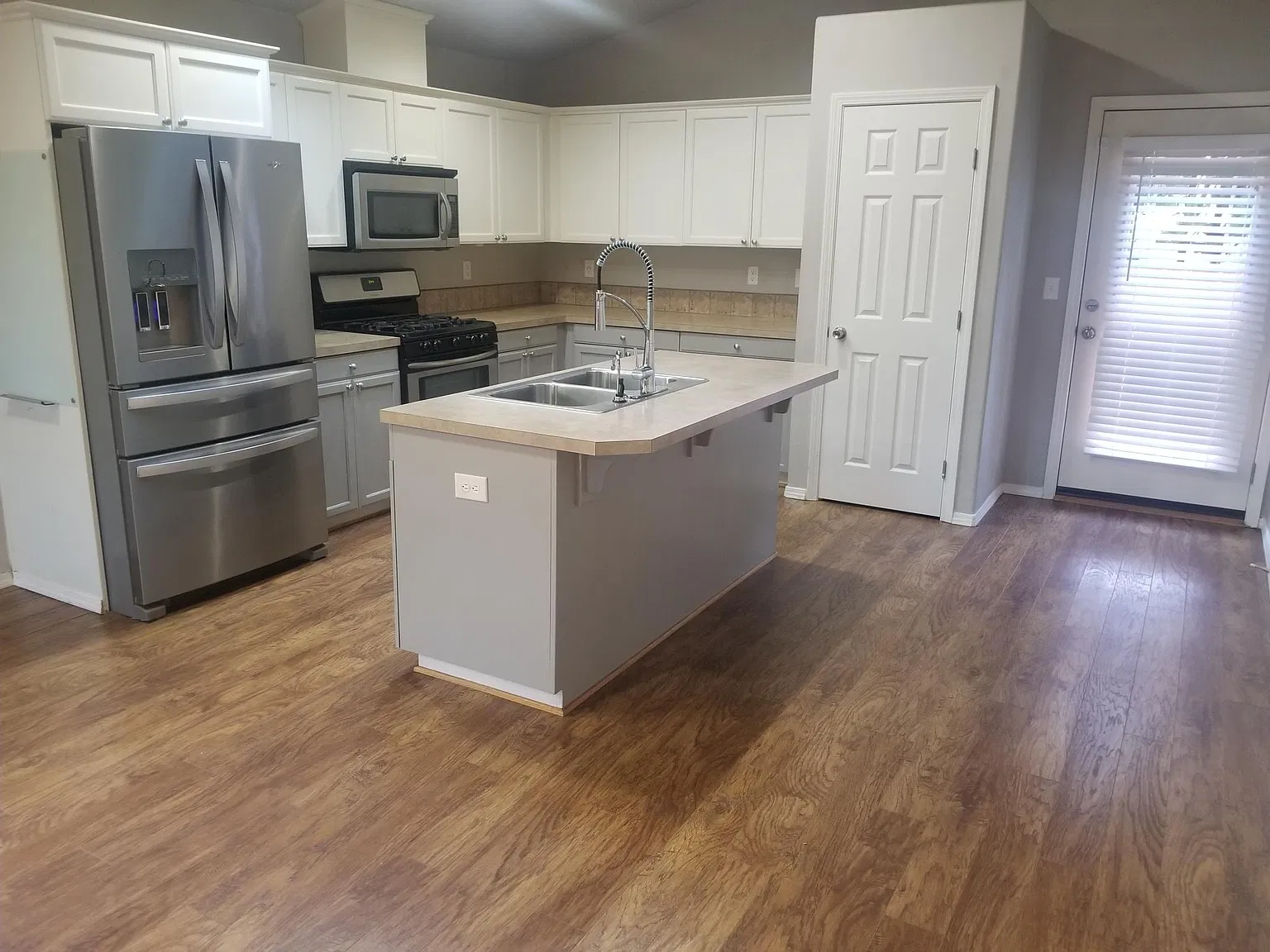 3 bed, 1365 sqft, $2,400 — Photo 4