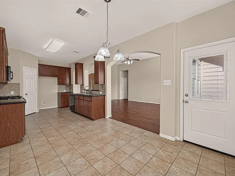 9118 Cavalier Ln — Photo 13