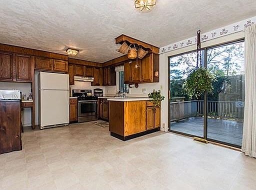 2nd image of 12 Camelot Ct