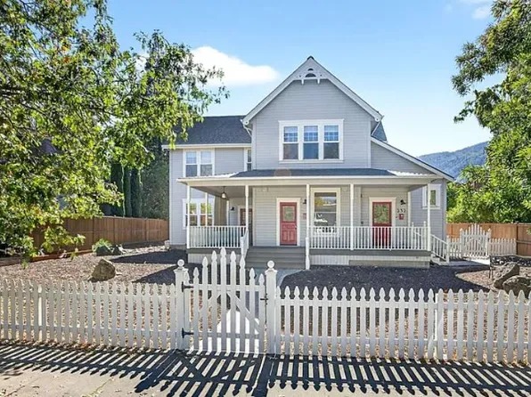 254 B St, Ashland, OR 97520