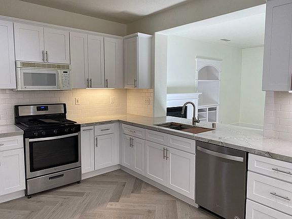 2nd image of 12 Bluff Cove Dr