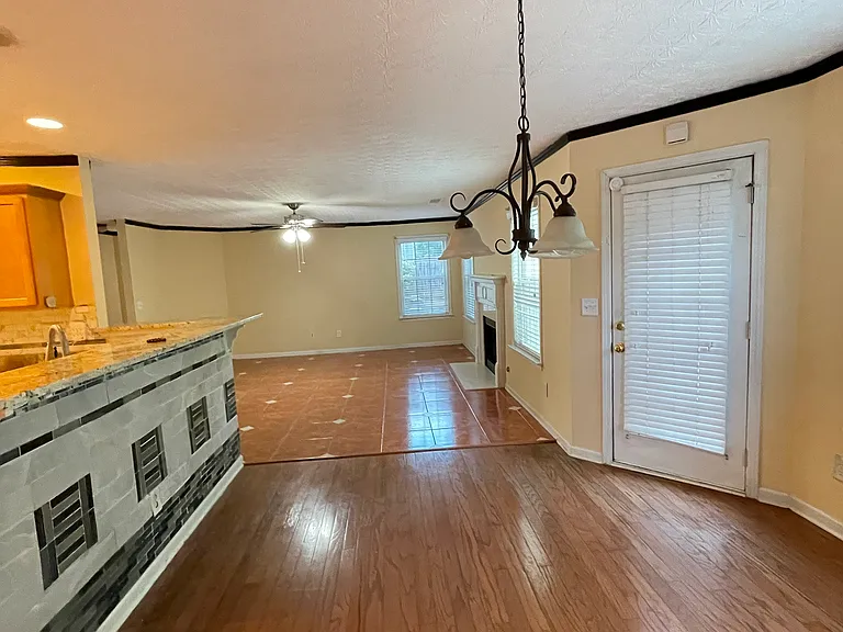 Kitchen bar and dinning area