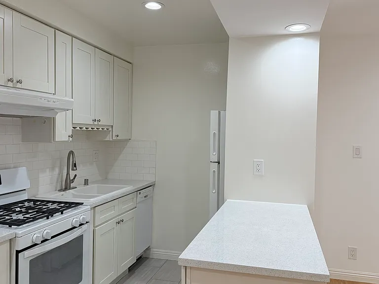 Mediterranean Apartments — Photo 17