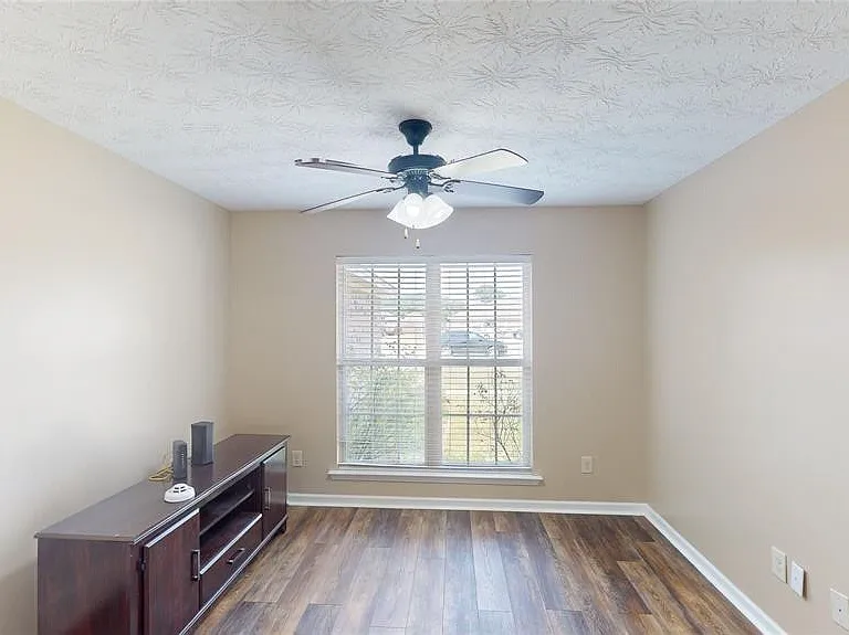 621 George Dr — Photo 11
