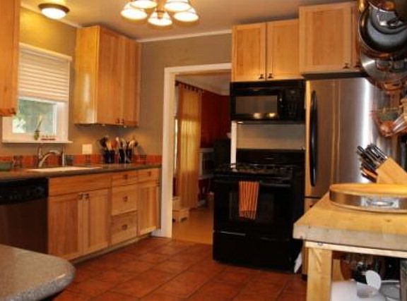 3rd image of 612 Bryant Ave