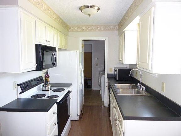 2nd image of 117 Rockwood Ter