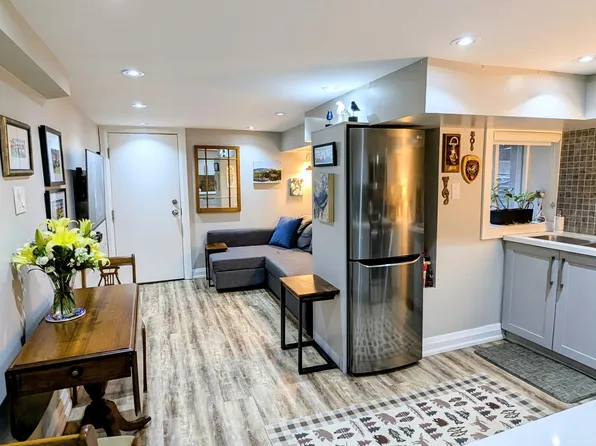 23 Howland Rd, Toronto, ON M4K 2Z4