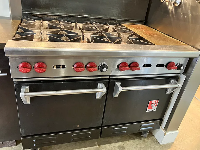 Wolf - 100% gas range & dual ovens