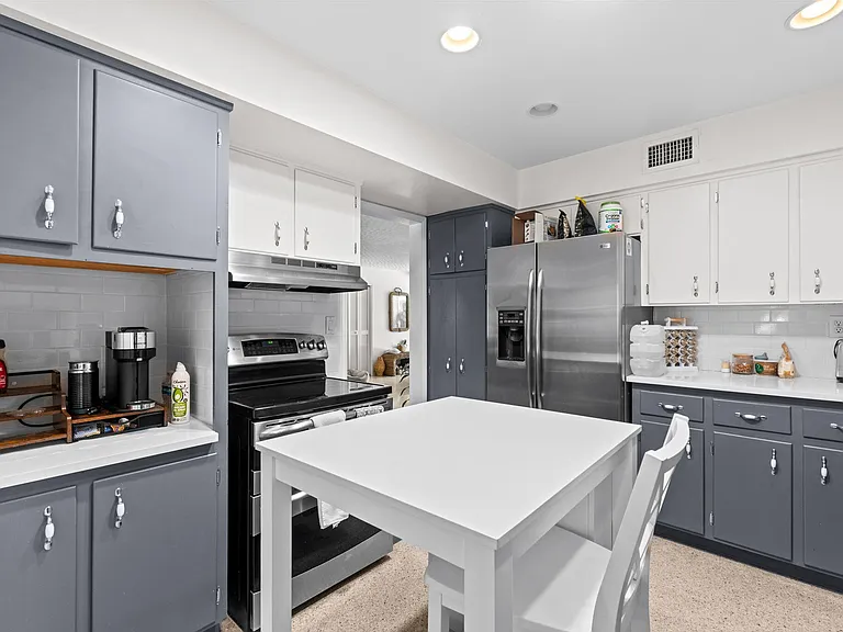 224 N Gordon Rd — Photo 18