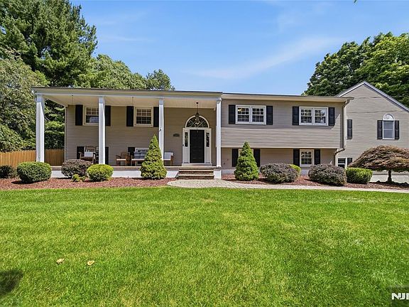 2nd image of 19 Robin Rd
