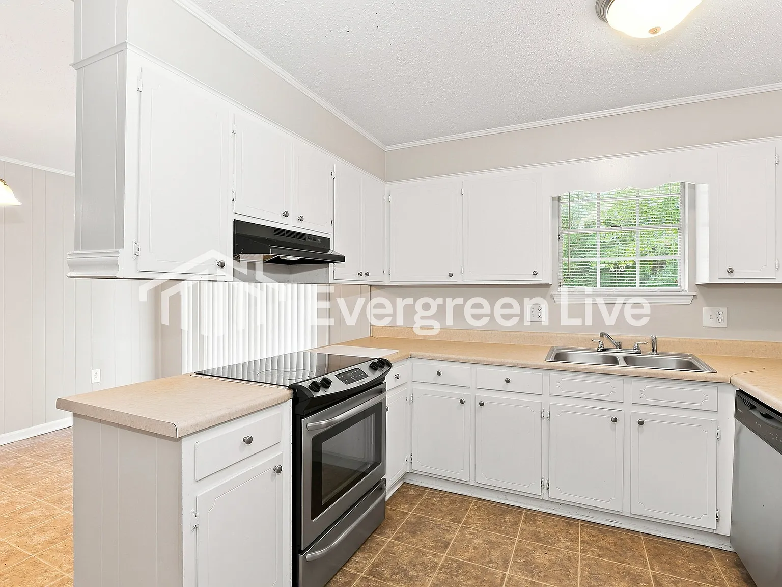 3 bed, 2.0 bath, 1579 sqft, $1,345 — Photo 4