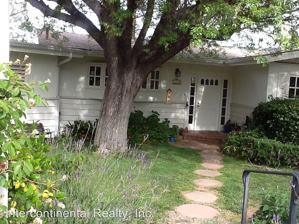 1st image of 320 Crestview Dr