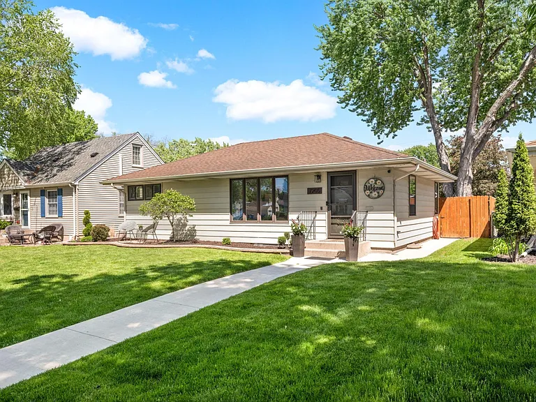 7205 Stevens Ave S — Photo 1